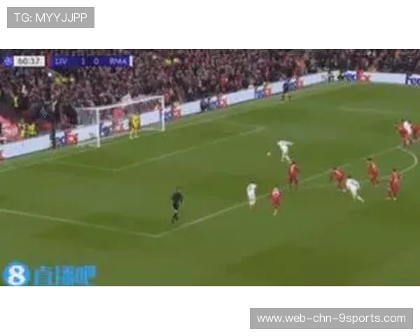 皇马中路一脚斜塞前锋单刀完成致胜进球：战术之美与装备之力的并行演绎